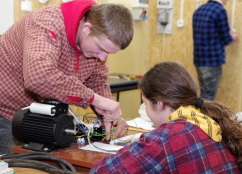 Technik elektryk