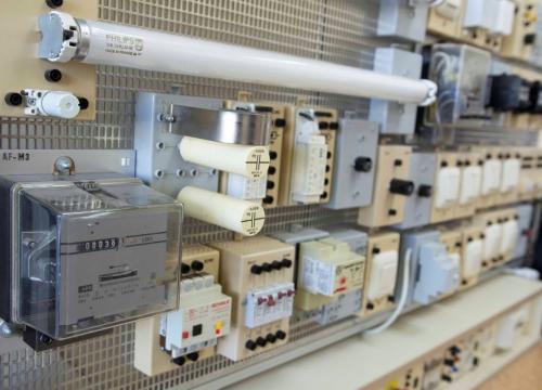 Technik elektryk